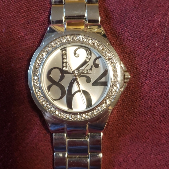 Fun sparkly watch! - Picture 2 of 4